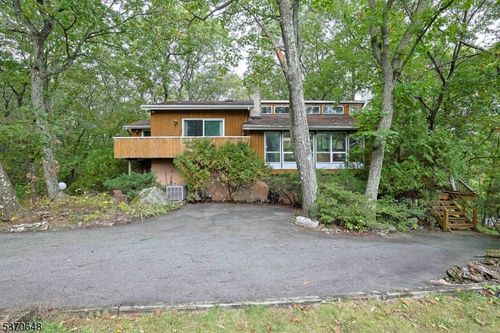 111 Buena Vista Dr, Ringwood, NJ, 07456-2007 | Card Image
