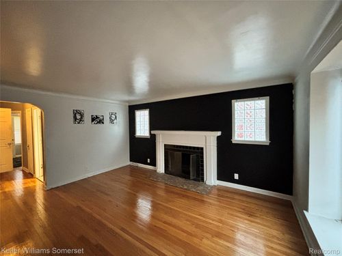 10595 Somerset Ave, Detroit, MI, 48224-1731 | Card Image