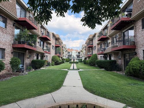 304-5303 N Delphia Ave, Chicago, IL, 60656-4602 | Card Image