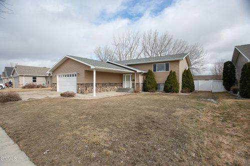 1520 20th Ave W, Williston, ND, 58801-3726 | Card Image