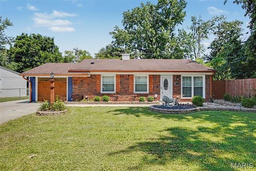 1 Bluegrass Lane, St Peters, MO, 63376 | Card Image