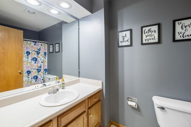 6923 Northview Dr, Home with 3 bedrooms, 3 bathrooms and null parking in Urbandale IA | Image 24
