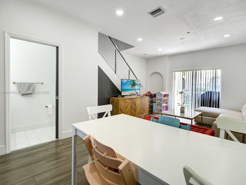 apt-210-5630 Nw 114th Path, Doral, FL, 33178-4177 | Card Image