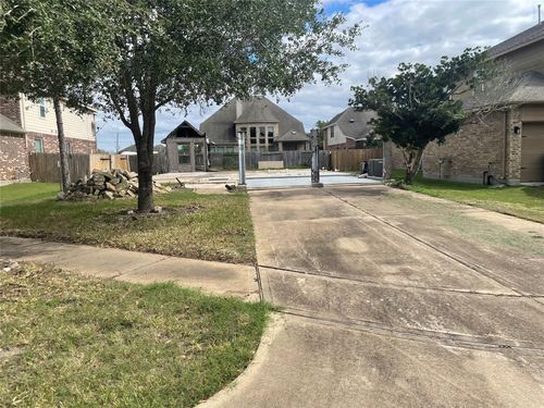 9415 Emerald Lakes Drive, Rosharon, TX, 77583 | Card Image