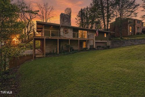 1823 Woodhaven Dr, Elizabethton, TN, 37643-3943 | Card Image