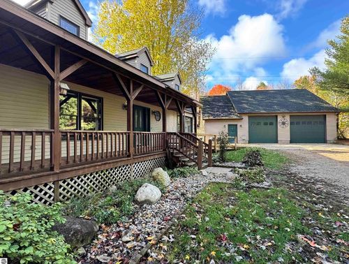 2451 W Deerfield Rd, Mount Pleasant, MI, 48858-8559 | Card Image