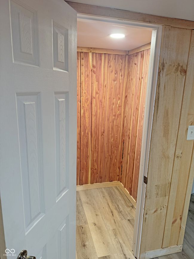 Bedroom closet | Image 11