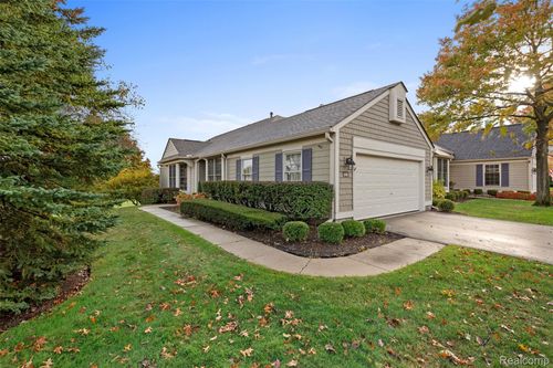 818 Edgemont Run, Bloomfield Hills, MI, 48304-1458 | Card Image