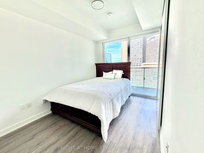 715 - 15 Queens Quay E, Condo with 2 bedrooms, 2 bathrooms and null parking in Toronto ON | Image 9