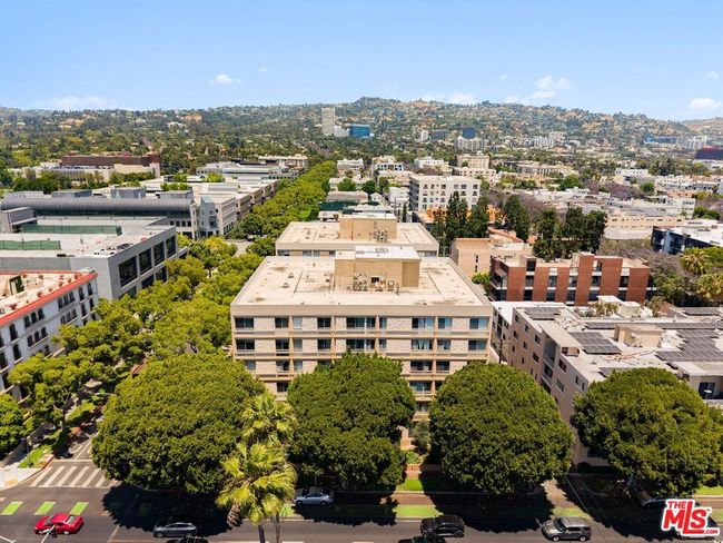 UNIT-406 - 318 N Maple Dr, Condo with 2 bedrooms, 3 bathrooms and 2 parking in Beverly Hills CA | Image 46