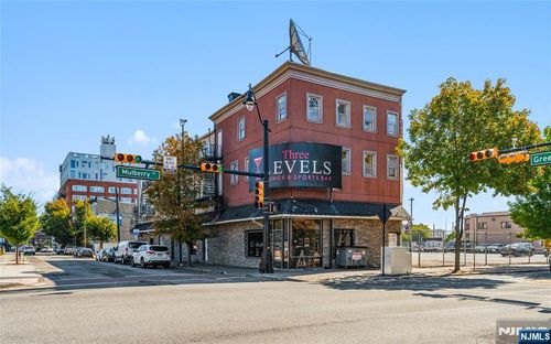 218 Mulberry St, Newark, NJ, 07102-3528 | Card Image