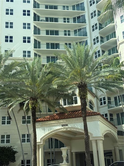 ph09-20000 E Country Club Dr, Aventura, FL, 33180-3004 | Card Image