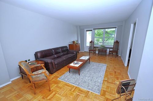 b1g-281 Garth Rd, Scarsdale, NY, 10583-4033 | Card Image