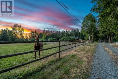 6392 Island Highway, House other with 3 bedrooms, 2 bathrooms and 9 parking in Courtenay BC | Image 2