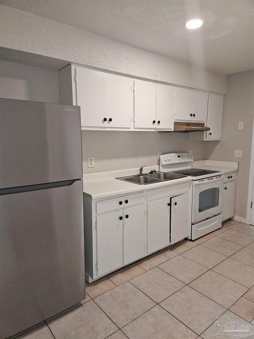 1d-7240 Hilburn Rd, Pensacola, FL, 32504-6229 | Card Image