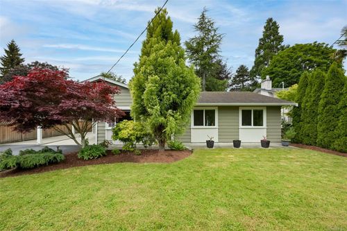 7662 Wallace Dr, Saanichton, BC, V8M1N5 | Card Image
