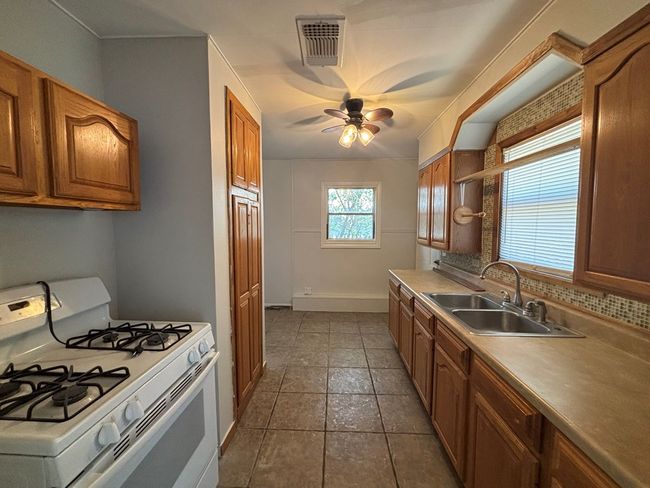 1205 Runnels St, House other with 2 bedrooms, 1 bathrooms and null parking in Big Spring TX | Image 5