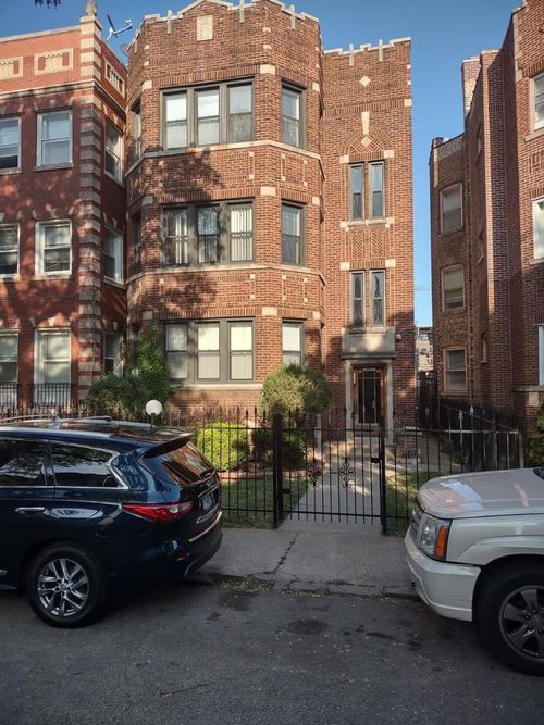 8037 S Champlain Ave, Chicago, IL, 60619-6678 | Card Image