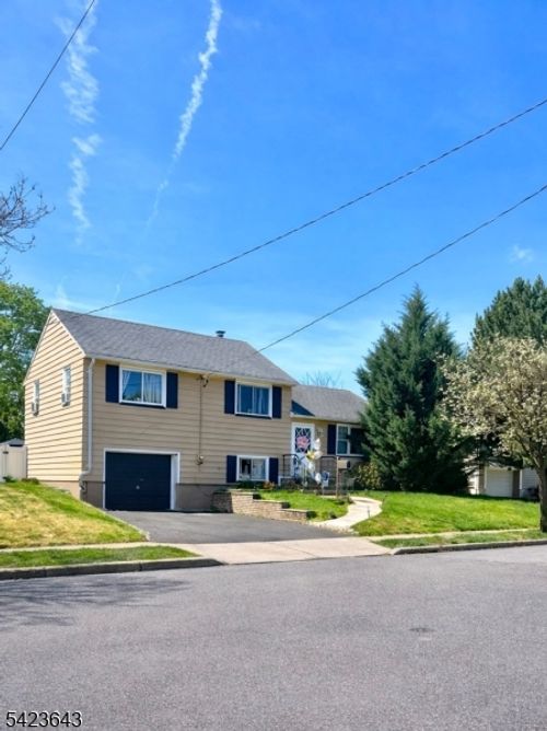 105 Howard Ave, Clifton, NJ, 07013-3054 | Card Image