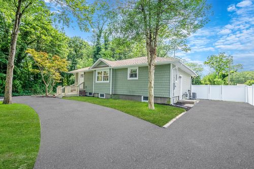 1034 Waverly Ave, Holtsville, NY, 11742-1116 | Card Image