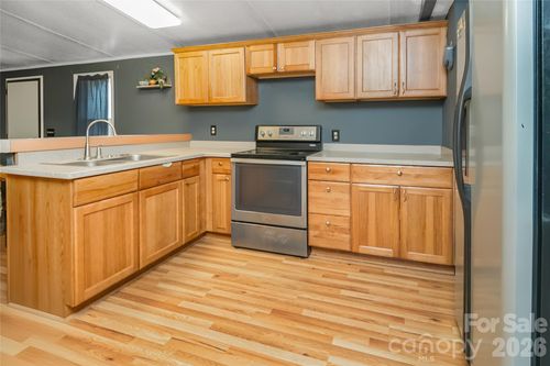 910 Summit Ridge Rd, Purlear, NC, 28665-9301 | Card Image