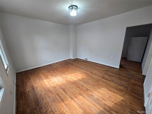 apt-2-223 E Oakridge St, Ferndale, MI, 48220-3731 | Card Image
