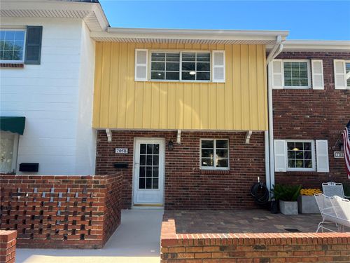 705-b-705 W Venice Ave, VENICE, FL, 34285-2073 | Card Image