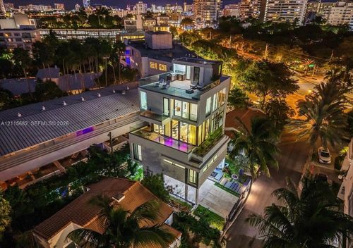 11 Century Ln, Miami Beach, FL, 33139-8804 | Card Image