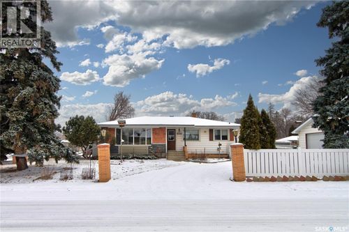 4550 2nd Ave, Regina, SK, S4T0B5 | Card Image