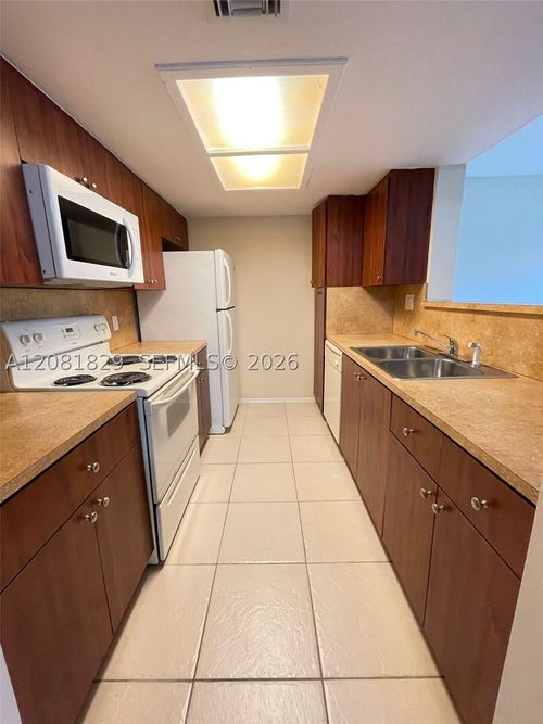 8432-8432 Coral Lake Way, Coral Springs, FL, 33065-4670 | Card Image