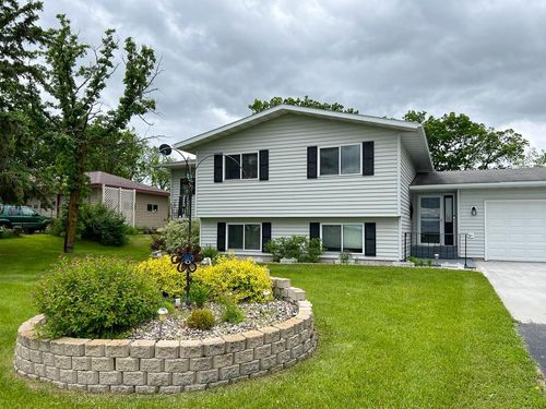 107 Harding St S, Karlstad, MN, 56732-4111 | Card Image