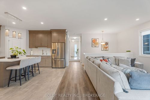 80 Summersides Blvd, Fonthill, ON, L0S1E6 | Card Image