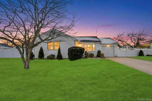4 Adams St, Oyster Bay, NY, 11771 | Card Image