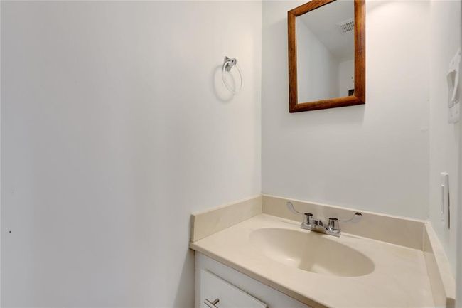 Half bathroom off the living area | Image 14