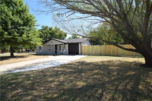 2511 N 4th St, Rogers, AR, 72756-2462 | Card Image