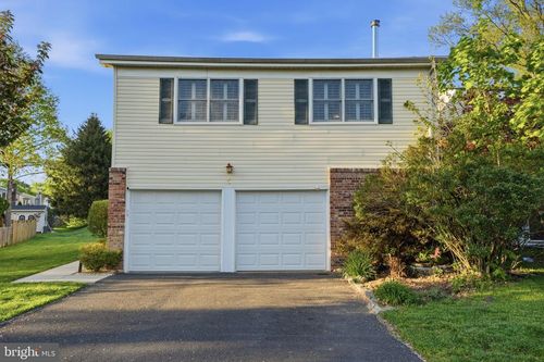 5 Chestnut Dr, NEWTOWN, PA, 18940-1422 | Card Image