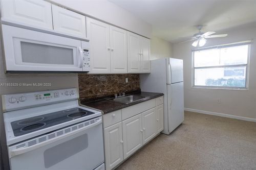apt-2-15980 Ne 19th Pl, North Miami Beach, FL, 33162-5771 | Card Image