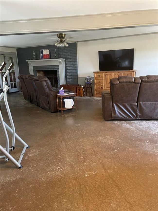 2002 Fm 369 S, House other with 4 bedrooms, 5 bathrooms and 2 parking in Iowa Park TX | Image 11