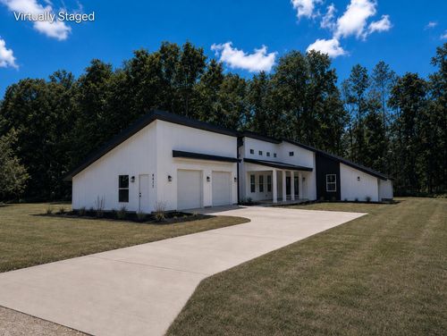 8411 Peninsula Dr W, Stanwood, MI, 49346-7305 | Card Image
