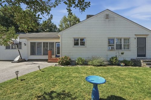 2 Lisa Ave, Acushnet, MA, 02743-1517 | Card Image