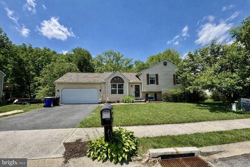 485 Crossing Way, MANCHESTER, PA, 17345-1542 | Card Image