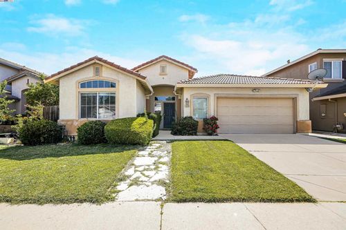 9316 Boulder River Way, Elk Grove, CA, 95624-4052 | Card Image