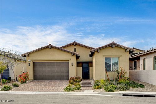 97 Sarabeth St, Las Vegas, NV, 89138-6322 | Card Image