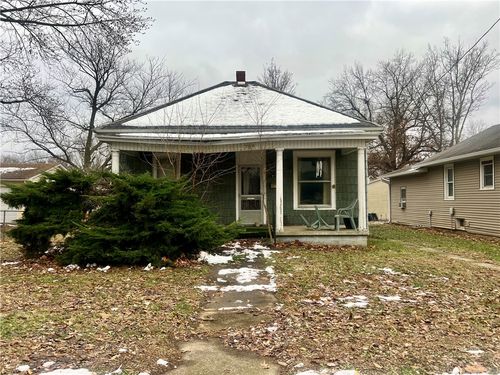 708 W Franklin St, Taylorville, IL, 62568-2124 | Card Image