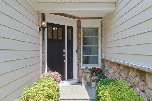 26 Dennis Ln, Pleasantville, NY, 10570-1030 | Card Image