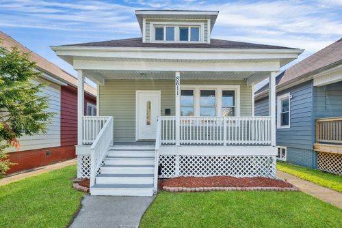 8611 S Kingston Ave, Chicago, IL, 60617-2440 | Card Image