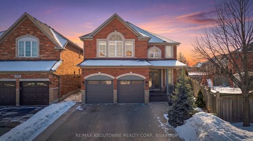 2070 Willhaven Trail, Oakville, ON, L6M5G3 | Card Image