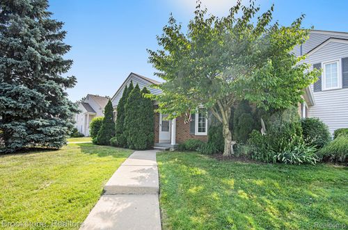 109-37470 Stonegate Cir, Clinton Township, MI, 48036-2982 | Card Image