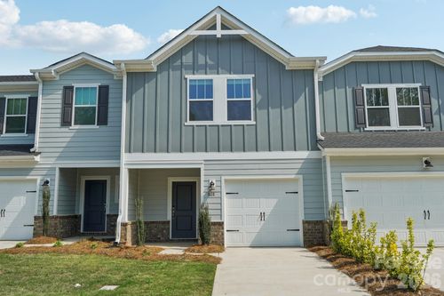 8128 Hidden Springs Trl, Charlotte, NC, 28216 | Card Image