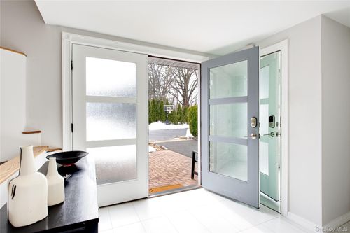 1 James Ave, Port Washington, NY, 11050-2511 | Card Image